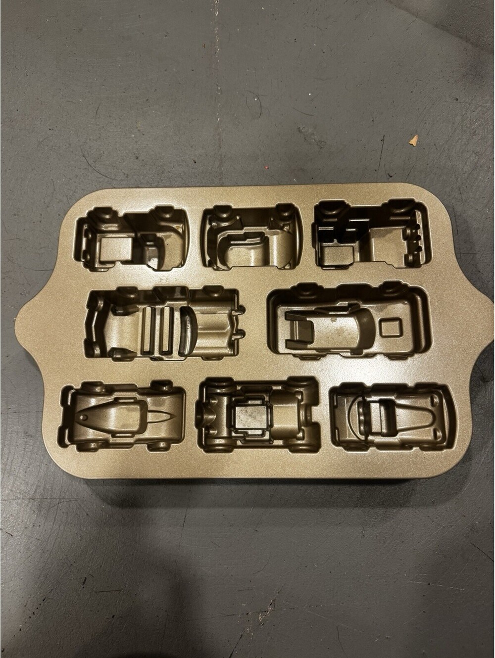 Williams-Sonoma Sweet Rides Car Cake Pan Cast Aluminum Nonstick 5 Cup Gold - Picture 3 of 5